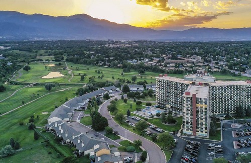 Southeast Colorado Springs Apartment | Mountain Views From L-Shaped Terrace