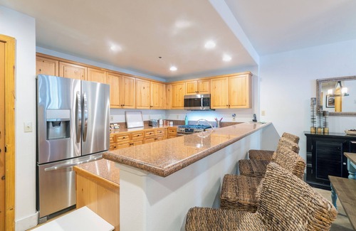 Mountain Village Condo | Mountain Village 1-Bedroom Retreat With Pool, Hot Tubs