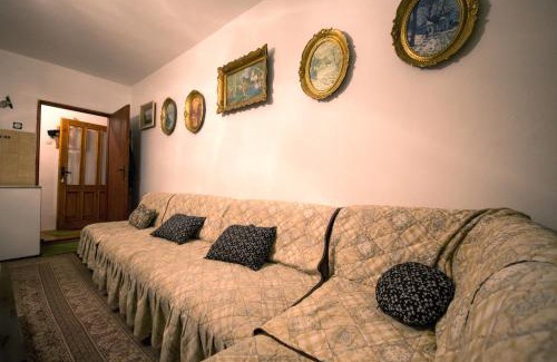 Nisava District House | Mountain Village House in Čukljenik