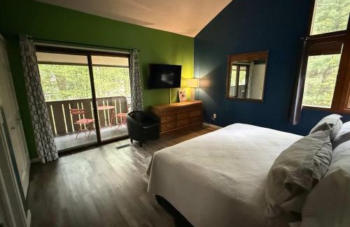 Boyne Falls House | Mountain Villas Condo Retreat for 12