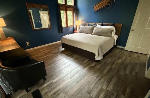 Boyne Falls House | Mountain Villas Condo Retreat for 12