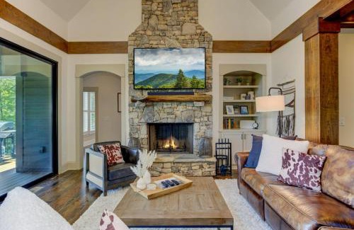 Big Canoe House | Mountain Vistas Fireside Sips Game Nights Golf Rounds Hiking Trails Lake Swims - Moon Shine