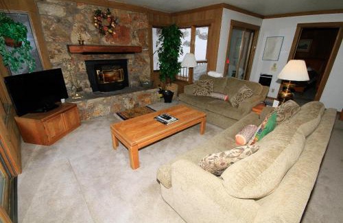 Mammoth Lakes House | Mountainback #72, Corner Unit