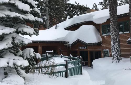 Mammoth Lakes House | Mountainback #72, Corner Unit