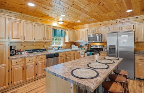 Stanley Cabin | Mountains & Privacy: Perfect for Couples/Sm Groups