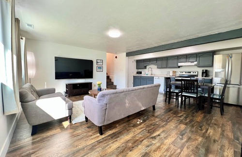 Sandy Apartment | Mountain’s Rest: A 3-bedroom Retreat Near World Class Skiing