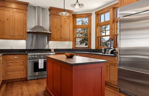 Ludlow House | Mountainside 5-BR Ski-In/Out Okemo Estate