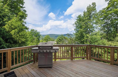 Ludlow House | Mountainside 5-BR Ski-In/Out Okemo Estate