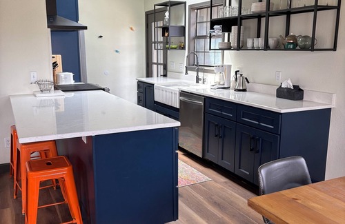 Bella Vista House | Mountainside Modern Cabin Tree Vista View Deck - Sleeps 10 MTB HIKING GOLFING