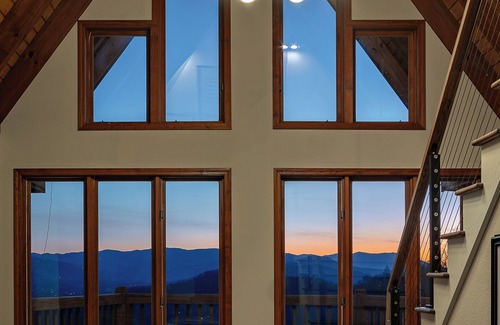 Canton Cabin | Mountaintop Cabin - Hot Tub + Game Room + Fire Pit