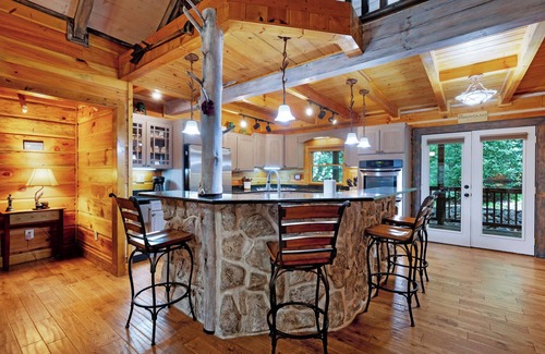 Ellijay Cabin | Mountaintown Creek Lodge - Ellijay GA