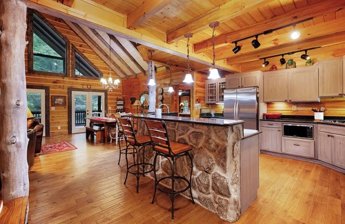 Ellijay Cabin | Mountaintown Creek Lodge - Ellijay GA
