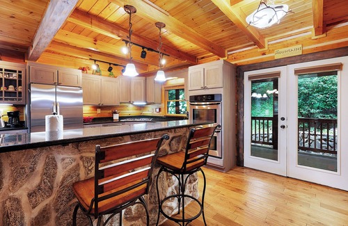 Ellijay Cabin | Mountaintown Creek Lodge - Ellijay GA