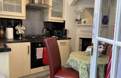 Belfast Apartment | Mountroyal Victorian Self Catering apartment 2 (Sleeps7)