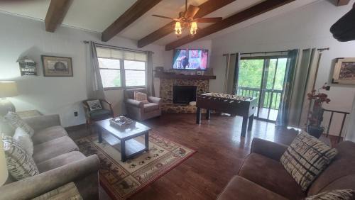 Gatlinburg - Pigeon Forge House | MountScape, Escape to the Mountains! Private hot tub, MTN views