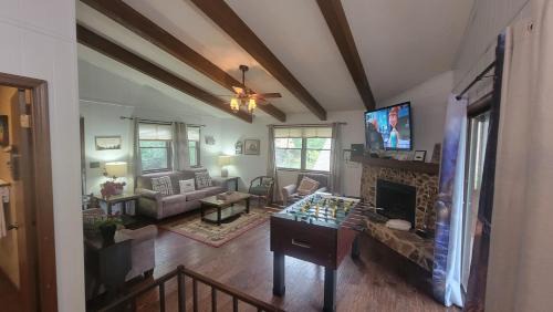 Gatlinburg - Pigeon Forge House | MountScape, Escape to the Mountains! Private hot tub, MTN views