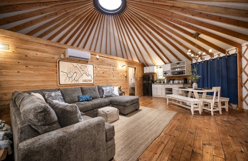 Bandera Cabin | Mourning Dove Yurt! Cold A/C! Hot Tub! Medina River Access ! Close to Town!