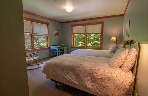 Saranac Lake Cabin | Mouse House: Pet & Family-Friendly Lakefront Camp