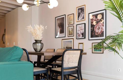 Centro / Baixa Apartment | Mouzinho Luxury 3BR Flat l 5 min Walk to Ribeira by Lovelystay