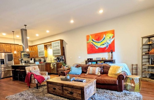 Sloan Lake House | ★ Movie Theater ★ Fire Pit ★ Outdoor Space! ★
