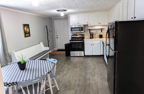 Murfreesboro Apartment | Movin' On Up [stairs] in the 'Boro! 30 Miles from Music City [Nashville]!