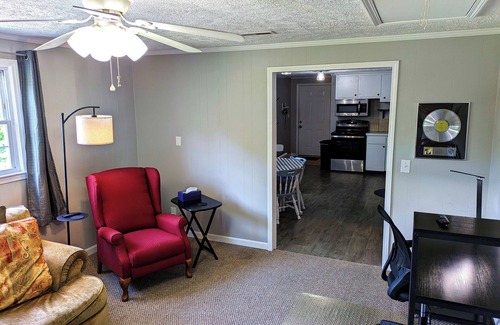 Murfreesboro Apartment | Movin' On Up [stairs] in the 'Boro! 30 Miles from Music City [Nashville]!