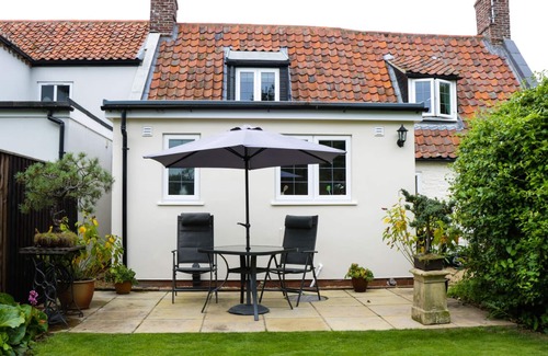 Clenchwarton Cottage | MRS DALE'S COTTAGE, character holiday cottage in Clenchwarton