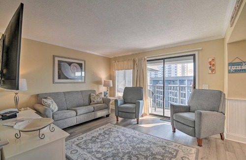 Myrtle Beach Apartment | Mrytle Beach Condo with Beach Access and Pools!