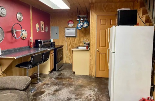 Shawnee Cabin | Ms Lizzie's Vintage Garage
