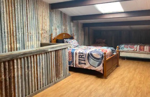 Shawnee Cabin | Ms Lizzie's Vintage Garage