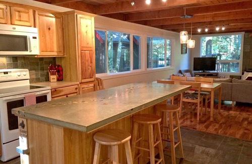 Glacier House | Mt. Baker Lodging Cabin 66 – SLEEPS 10!