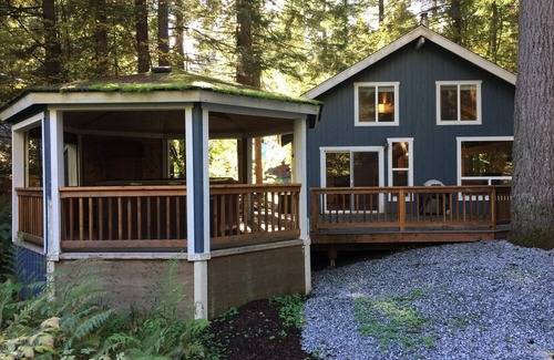 Glacier House | Mt. Baker Lodging Cabin 66 – SLEEPS 10!