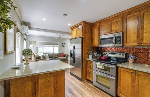 Mount Dora House | Mt Dora Garden Cottage w/Patios, Walk to Downtown