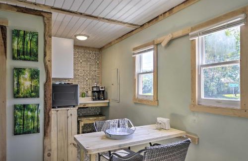 Mt Lookout Apartment | Mt Lookout Tiny House with Backyard and Fire Pit!