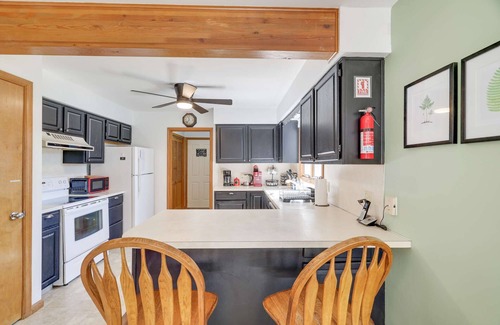 Blakeslee Cabin | ⛷⛱⛰Mt. Maplewood Lake House❤️HotTub☆Fireplace☆Ski/Boats☆Games☆Families☆Dogs+