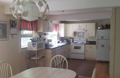 West Dover House | Mt. Snow rental- 5 Br/2.5 bth monthly rental avail 12/30/2024-1/31/2025