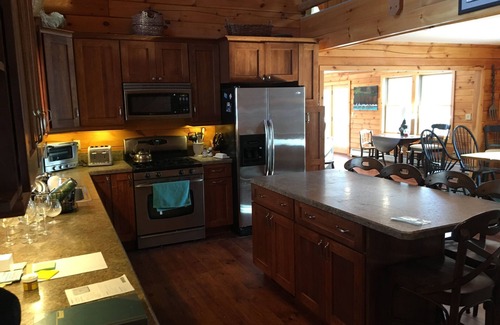 West Dover House | Mt. Snow Vermont SkiHouse - 0.5 miles from Slopes