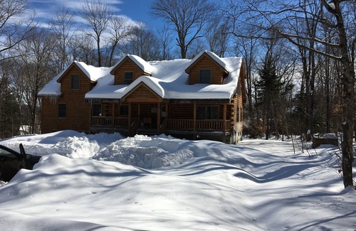 West Dover House | Mt. Snow Vermont SkiHouse - 0.5 miles from Slopes