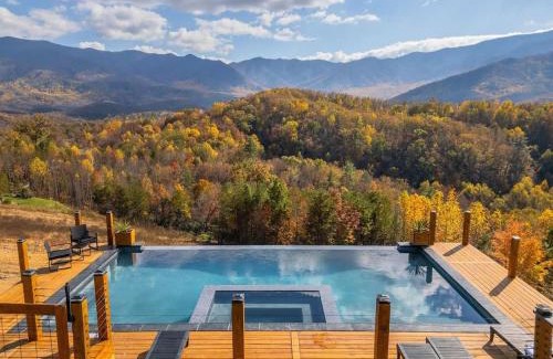 Cosby House | Mt Sunshine - Infinity Pool Sleeps 22 12 Beds