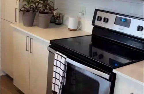 Quartier des Spectacles House | MTL downtown sanctuary. nUrban safe place, perfect for couples & solo travelers.