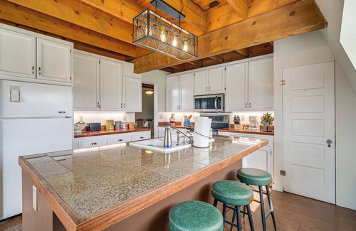 Lakeview House | Mtn & Golf Course View: Oregon Outback Getaway!