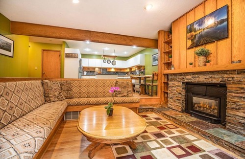 Sandy Villa | Mtn. Home-Sauna, Pool Table, Mins to Ski/Hike/Bike