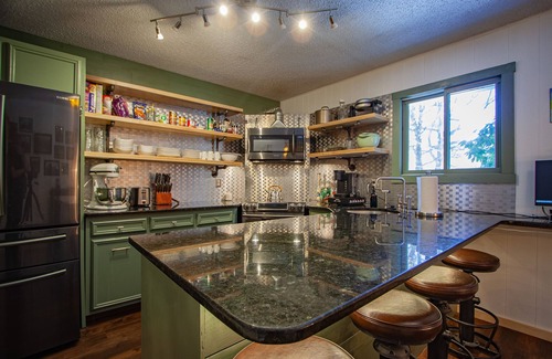 Albrightsville Cabin | Mtn Modern Couples Retreat PetFriendly;FencedYard;Lake;Beach;Pool;JimThorpe;Ski