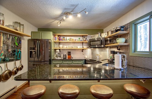 Albrightsville Cabin | Mtn Modern Couples Retreat PetFriendly;FencedYard;Lake;Beach;Pool;JimThorpe;Ski