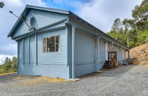 Coulterville House | Mtn-View Coulter Escape with Rustic Tree Lookout