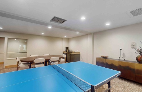 Vail Condo | Mtn-view luxe condo next to golf/Nordic ski with pool, hot tub, game room, & BBQ