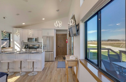 Kalispell Cabin | Mtn-View Tiny Home Near Flathead Lake & Skiing!