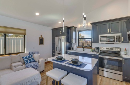 Kalispell Cabin | Mtn-View Tiny Home w/Grill Near Skiing!