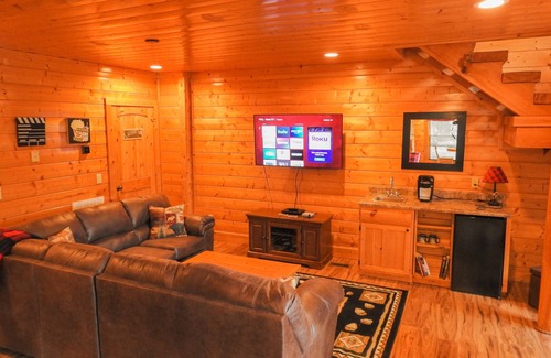 Sevierville Cabin | MTN views! PoolTable, AirHockey, Foosball, HotTub, FirePit; Perfect for FAMILIES