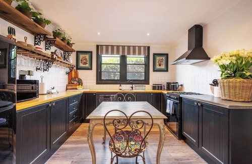 Central Mudgee Cottage | Mudgee Maison A French Provincial Country Cottage